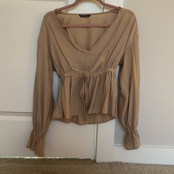 Woman’s blouse - Picture 2 of 2